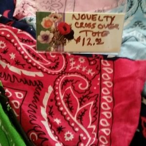 Novelty crossover tote